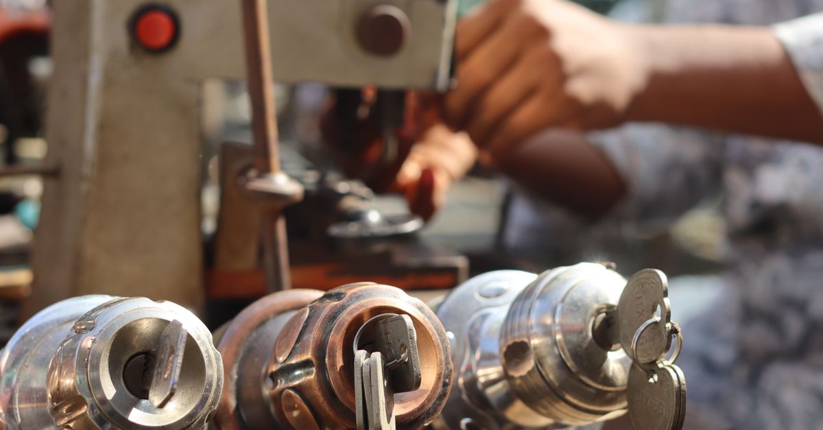 locksmith unlocking front door — White Plains Rd Locksmith