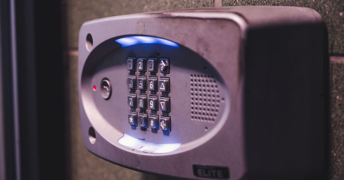 door security hardware — White Plains Rd Locksmith