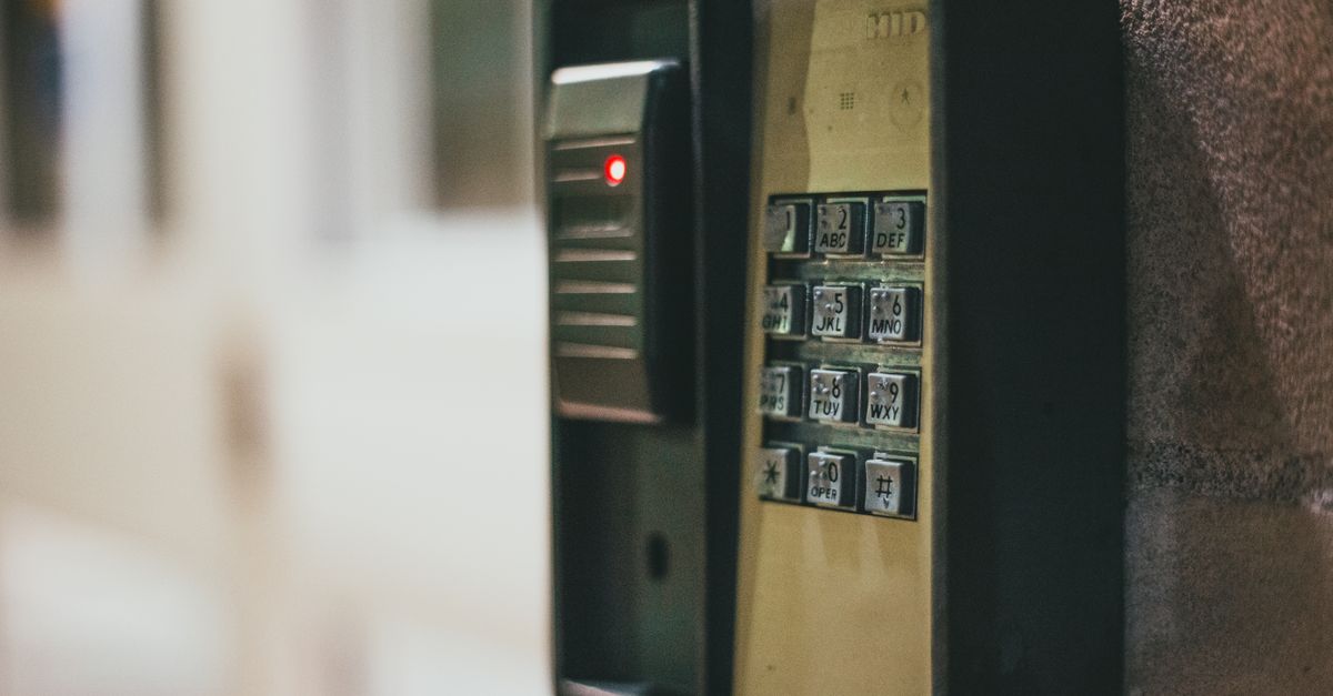 door security hardware — White Plains Rd Locksmith