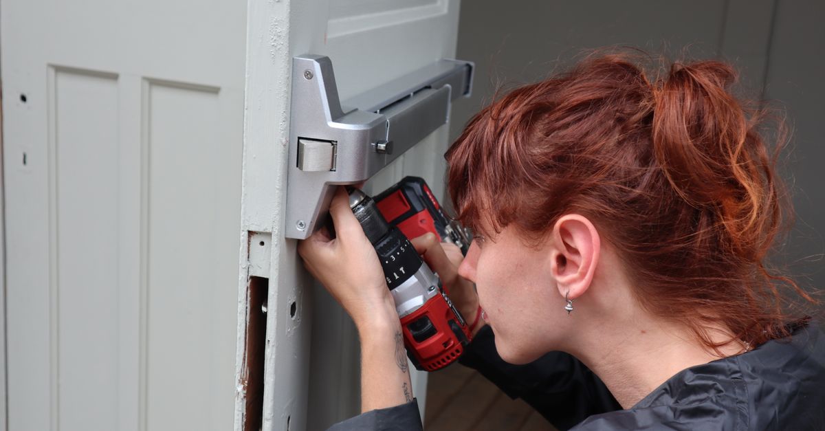locksmith service technician — White Plains Rd Locksmith
