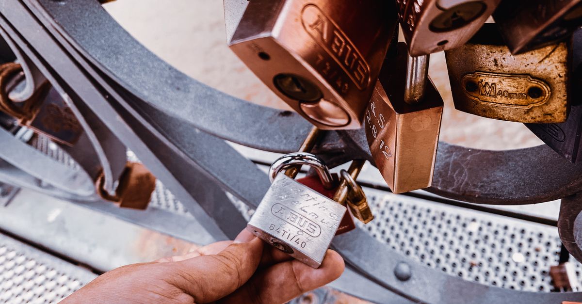locksmith shop keys — White Plains Rd Locksmith