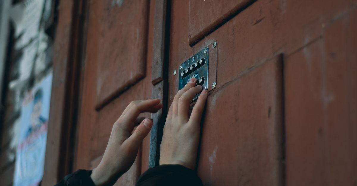 door security hardware — White Plains Rd Locksmith